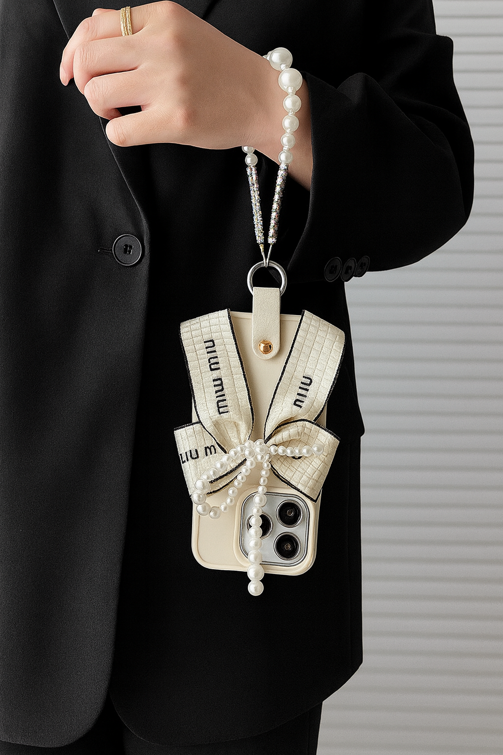 Luxury Bow Pearl Chain Phone Case